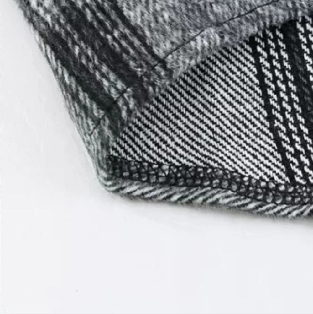 New plaid shacket with pockets - Picture 6 of 13